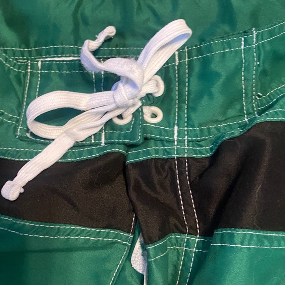 Men’s lined Saskatchewan roughrider CFL Shorts - Picture 5 of 6